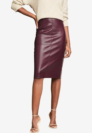 Pencil skirt - red