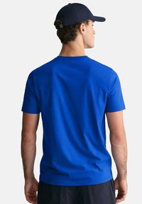 GANT SHIELD - T-Shirt basic - blau lapis