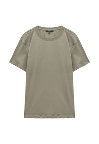 Olivengrøn t-shirt med korte ærmer, rund halsudskæring og en afslappet pasform. Fremstillet af blødt, glat bomuldsstof med minimale sømme.