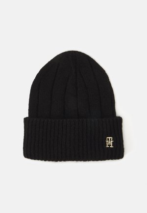 Bonnet en tricot côtelé noir avec revers plié et petit logo "TH" doré brodé sur le côté avant droit.
