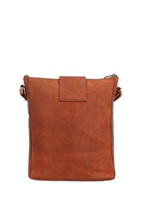 Braune Leder-Crossbody-Tasche mit glatter Textur, rechteckiger Form, oberem Reißverschluss und einer Frontklappe mit gesticktem Design.