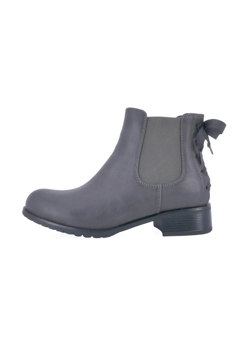 Botte de cheville en cuir gris avec des panneaux latéraux élastiques, un talon texturé et un détail en nœud à l'arrière. Bout rond et semelle durable.