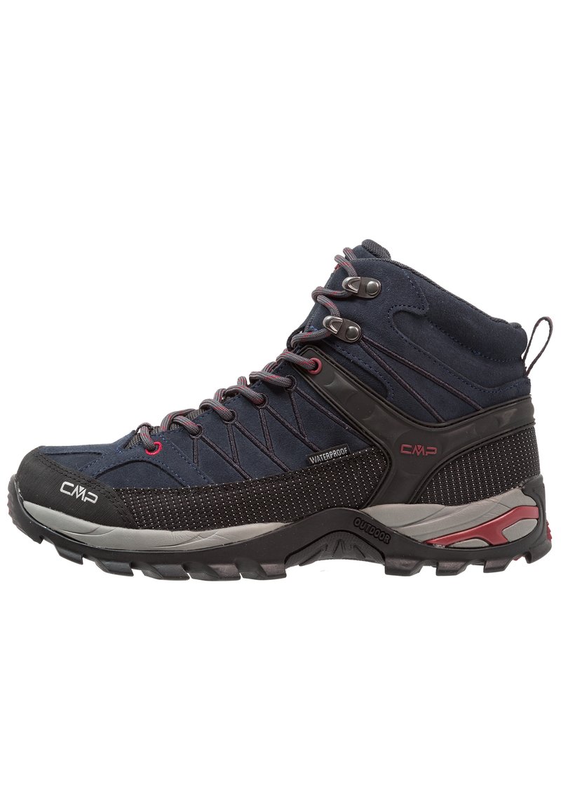 Mid-cut Wanderschuhe in Navy, aus wasserdichtem Material. Verfügen über ein strukturiertes schwarzes Mesh-Design, rote Akzente und eine robuste Sohle für besseren Halt.