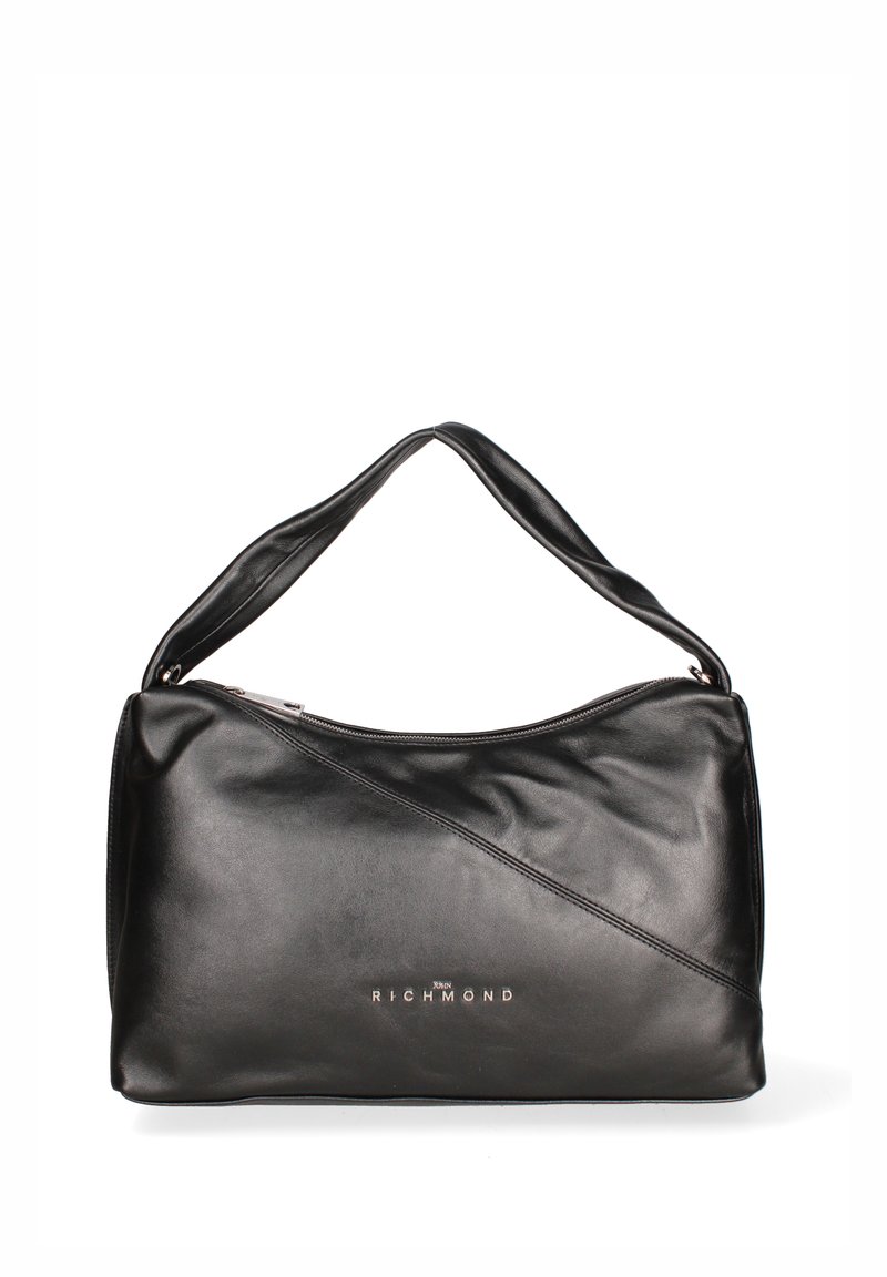Borsa a spalla in pelle nera con parte superiore curvata, base piatta, dettagli di cucitura diagonale e chiusura con zip. Presenta una texture liscia e un logo.