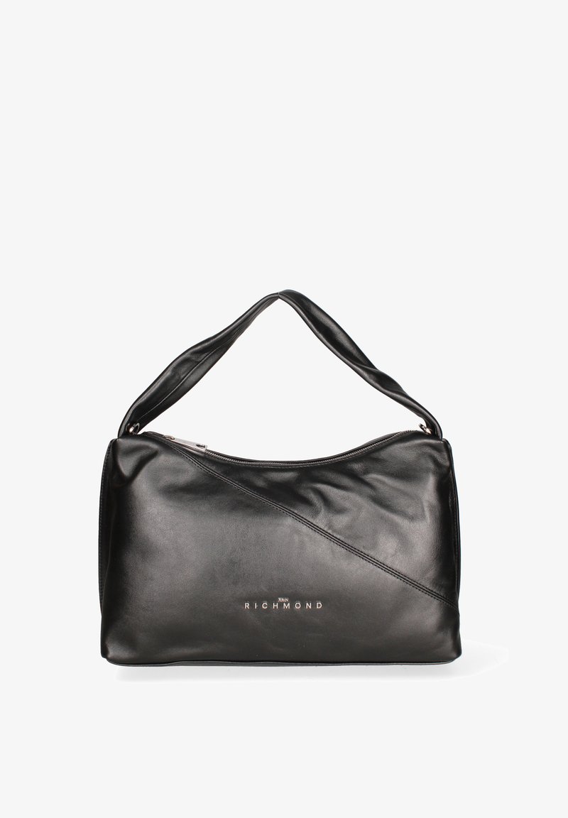 Borsa a spalla in pelle nera con parte superiore curvata, base piatta, dettagli di cucitura diagonale e chiusura con zip. Presenta una texture liscia e un logo.