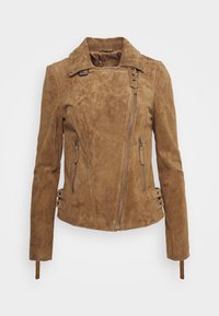 Veste de motard en daim marron avec fermeture éclair asymétrique à l'avant, col pressionné, poches latérales zippées et détails à boucle sur les côtés et le col.