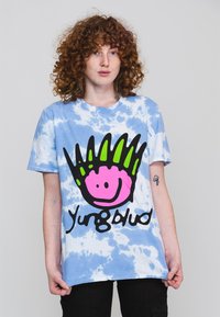 Paradiso Clothing YUNGBLUD FACE DIP DYE - Print T-shirt - blue