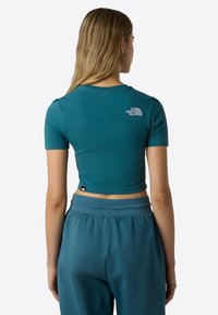 The North Face W ESSENTIAL CROPPED SLIM SHORT SLEEVE TE - T-Shirt print - space