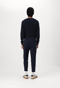 Redefined Rebel LEE CROPPED  - Pantalones - sky captain