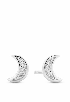 Sølv halvmåne øreringe med klare ædelstene, med en poleret finish og små kuppelformede detaljer langs den indre kurve.