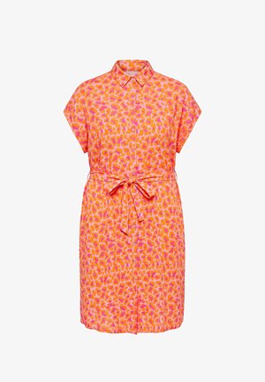 Krátké šaty na knoflíky s límečkem a páskem v pase, s výrazným oranžovo-růžovým leopardím vzorem.