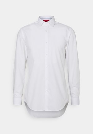 Weißes, langärmliges Hemd mit Knopfleiste und klassischem Kragen, aus glattem Stoff, mit abgerundetem Saum und dezenten Nähdetails.