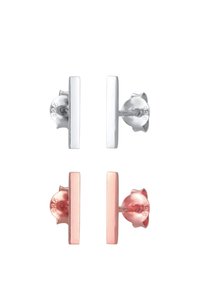 Sterling sølv og roséguld stud øreringe med rektangulære designs, der har blomsterformede bagsider, polerede overflader og minimalistisk stil.