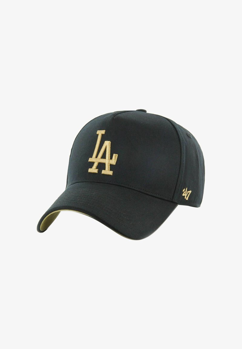 Gorra de béisbol negra con el logo "LA" bordado en oro en la parte frontal y "24/7" en el lateral, con visera curva y tejido texturizado.