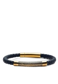 Svart flätad läderarmband med två guldfärgade cylindriska detaljer, en med en texturerad randig yta och en slät.