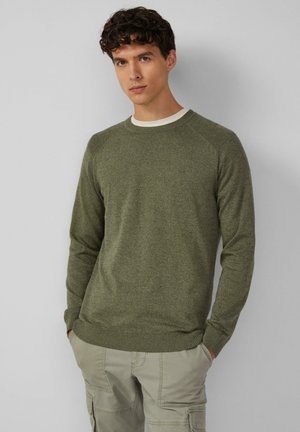 Groen gebreid sweater met een ronde halslijn en raglanmouwen. Geribbelde manchetten en zoom, met een subtiele logo op de borst.