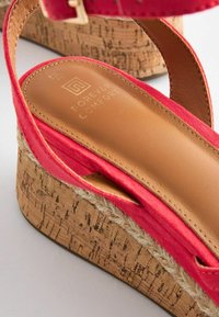 Next FOREVER COMFORT STRAPPY  - Korkeakorkoiset sandaalit - coral pink