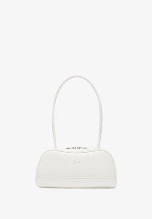 Witte lederen schoudertas met lange schouderband, zilveren ritsluiting en gegraveerd krokodillenlogo in het midden aan de voorkant.