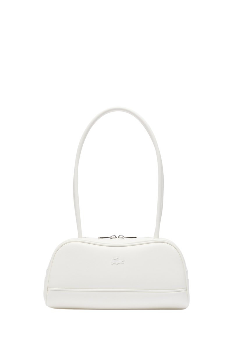 Borsa a spalla in pelle bianca con tracolla lunga, chiusura con zip argentata e logo in rilievo a forma di coccodrillo al centro davanti.