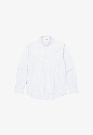 Witte overhemdbloes met dunne blauwe verticale strepen en een enkele borstzak, plat weergegeven met lange mouwen en een kraag.