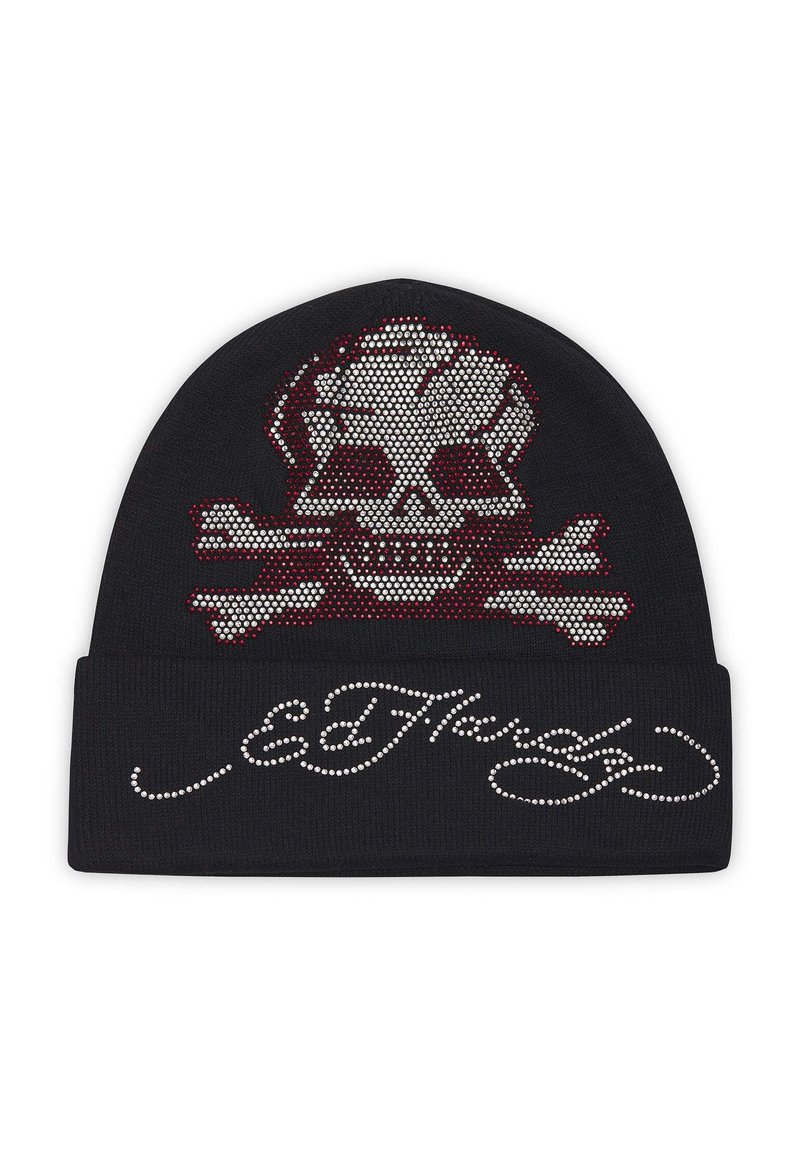 Zwarte beanie met een rhinestone ontwerp van een schedel en gekruiste beenderen in rood en zilver. Bevat 'Ed Hardy' tekst in rhinestones op de omgeslagen rand.