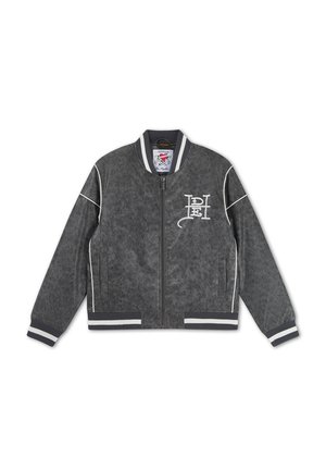 Dunkelgraue Bomberjacke mit Reißverschluss, weißer Paspel, gestreiften Rippenbündchen und Saum sowie einem weiß bestickten Logo auf der linken Brust.
