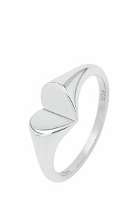 Anello in argento sterling con un design moderno e liscio a forma di cuore sulla parte superiore, punzonato con "925" all'interno della fascia.