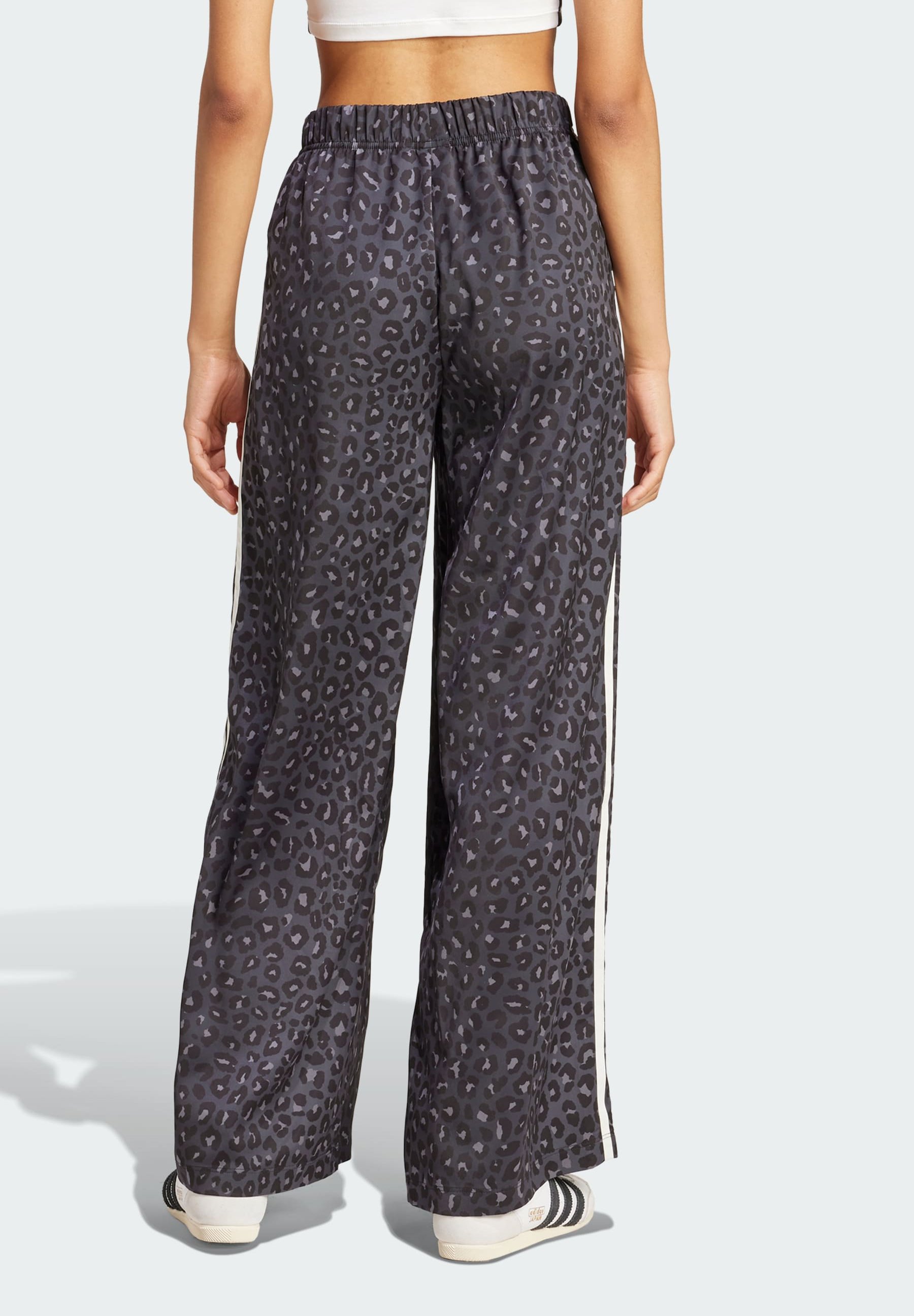 国内配送 adidas LEOPARD TRACK PANTS BRONZESTRATA adidas Originals Leopard Luxe Wide Leg Adibreak Track Pants