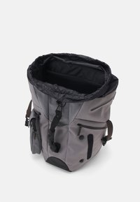Oakley LATITUDE BACKPACK UNISEX - Hátizsák - granite gray