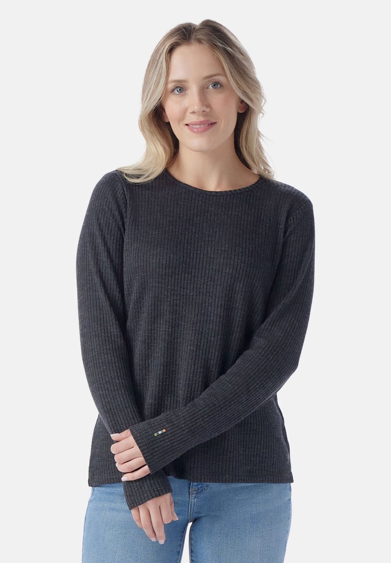 Dunkelgrauer, gerippter Pullover mit langen Ärmeln und Rundhalsausschnitt. Hat taillierte Ärmel und einen kleinen, mehrfarbigen Akzent am Bündchen. Lässige Passform.
