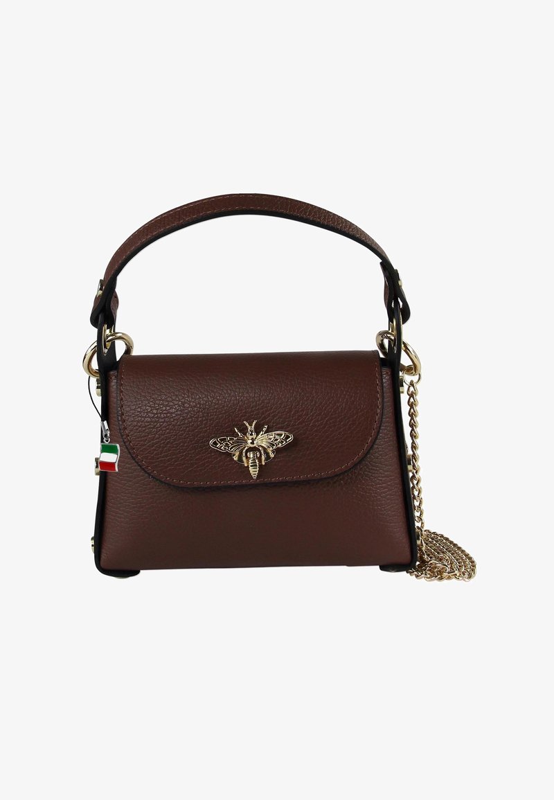 Bruine leren handtas met een gouden bij-embleem, kettingriem, bovenhandvat en een Italiaans vlaggetje. Gevoerde oppervlakte met een klepafsluiting.