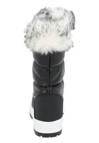 Bota negra impermeable con un puño de piel blanca, diseño acolchado, parte superior texturizada y suela de goma con patrones de tracción.