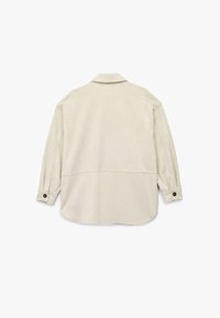 Lys beige skjortejakke med lange ærmer, krave, rygsømm og knapmanchetter. Lavet af et blødt, tekstureret stof.
