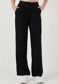 LELA REGULAR FIT - Broek - black