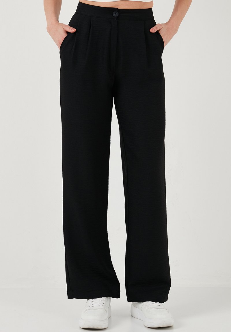 LELA REGULAR FIT - Broek - black