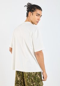 Thumbnail Image 5