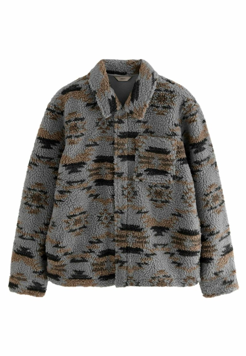 Graue und braune gemusterte Fleecejacke aus Plüsch mit Kragen, Vordertasche und Knopfverschluss. Weiche Textur mit abstrakten Mustern.