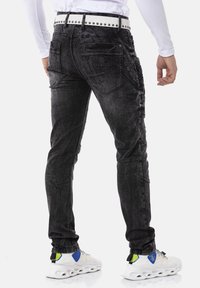 Cipo & Baxx IM LÄSSIGEN BIKER-STYLE - Jeans Slim Fit - black/schwarz