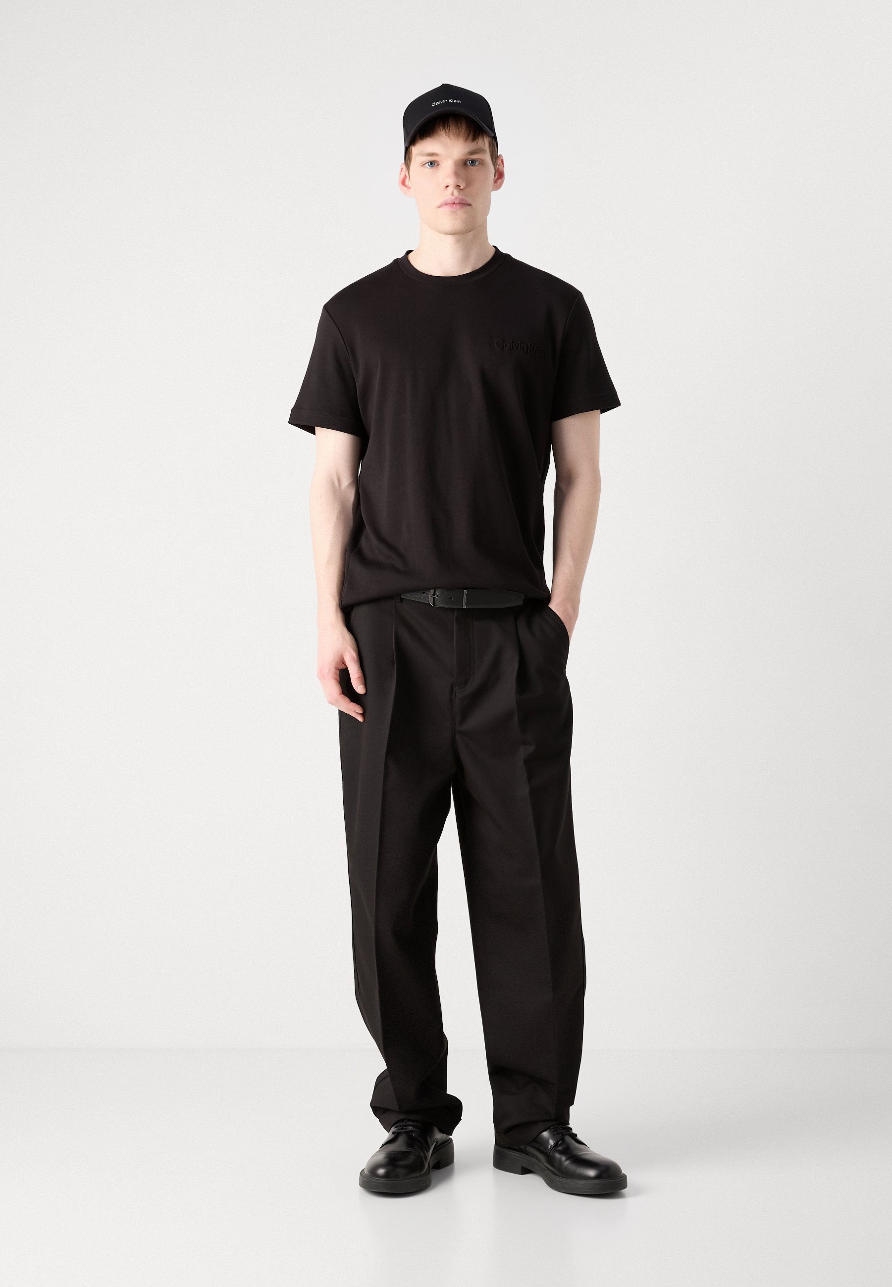 【 】★Tシャツ★ Embossed Logo Classic T-Shirt Calvin Klein EMBOSSED LOGO - T-shirt basique - vintage khaki