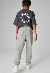 smALLSAINTS REGULAR FIT - TIERRA CUFFED LOGO JOGGERS - Træningsbukser - grey