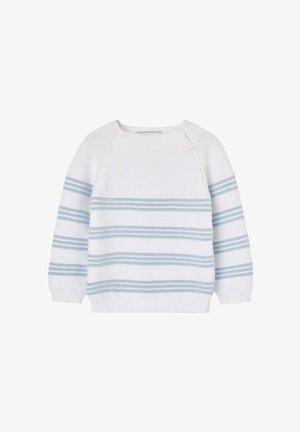 Pull en tricot blanc avec des rayures horizontales bleu clair sur les manches et le corps, doté de trois petits boutons près de l'épaule gauche.