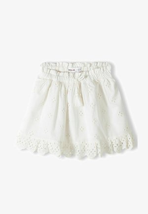 Biela bavlnená sukňa s vyšívanými kvetinovými vzormi, volánovým lemom, elastickým pásom a dekoratívnym strapcom vpredu.