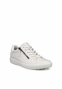 Sneaker bianca in pelle con tomaia testurizzata, chiusura con lacci davanti, dettaglio con zip laterale e suola in gomma. Presenta un accento a contrasto sul tallone.