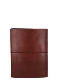 Rjav usnjen zvezek z gladko površino, pravokotne oblike, zaobljenimi koti, zavarovan s sponko in črnim hrbtom.
