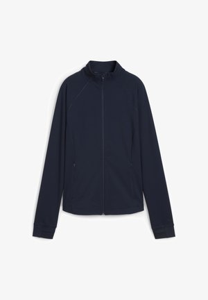 Chaqueta atlética azul marino con cierre, hecha de tejido suave, que presenta mangas raglán, bolsillos laterales y un cuello alto.
