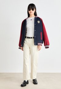 Tommy Jeans SLIM BADGE TEE - Long sleeved top - ecru