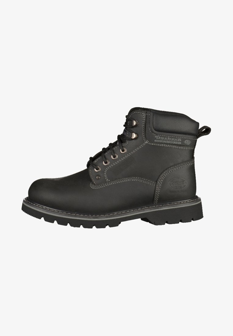 Botte de travail en cuir noir avec un col rembourré, des œillets en métal et des coutures contrastantes. Dotée d'une semelle en caoutchouc texturé pour une meilleure adhérence.