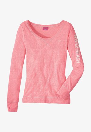 T-shirt z długim rękawem w melanżowym różowym kolorze, z dekoltem w serek i napisem "VENICE BEACH" w białym kolorze nadrukowanym wzdłuż prawego rękawa.