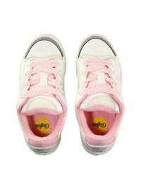Hvite sneakers med rosa detaljer, overdelen i stoffnett, flettede lisser, polstret krage og rund logo innersåle. Gummisåle med grå tåhette.