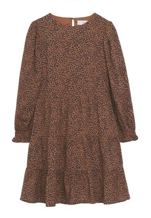 Vestido marrón con estampado de leopardo, mangas largas y falda en capas. Presenta un cuello redondo y un cierre con botones en la parte trasera. Textura de tela suave.
